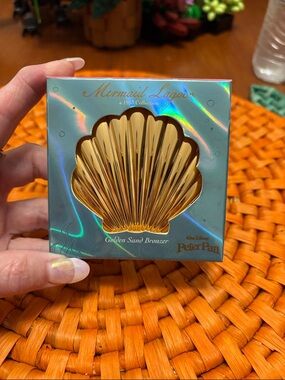 Mermaid Lagoon Golden Sand Bronzer – Gold Shell Compact